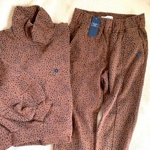 A & F joggers & turtleneck sweatshirt